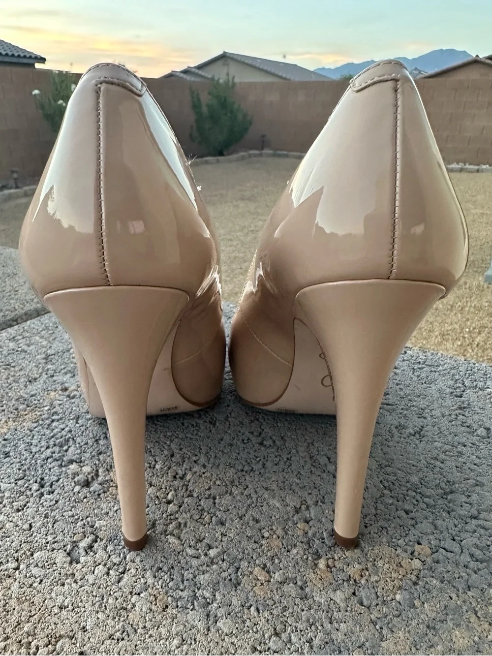 Jessica Simpson Parisah Platform Pump in a glossy beige patent finish Size 6.5M